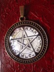Pentagramme conjuration 5 noms